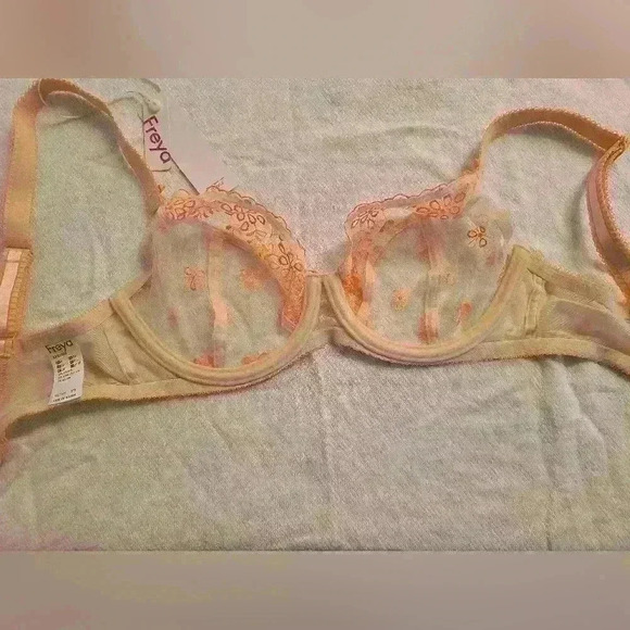 Freya Siren Plunge Balcony Bra 28DDD NWT – Underwire, Lace Embroidery - Picture 5 of 8